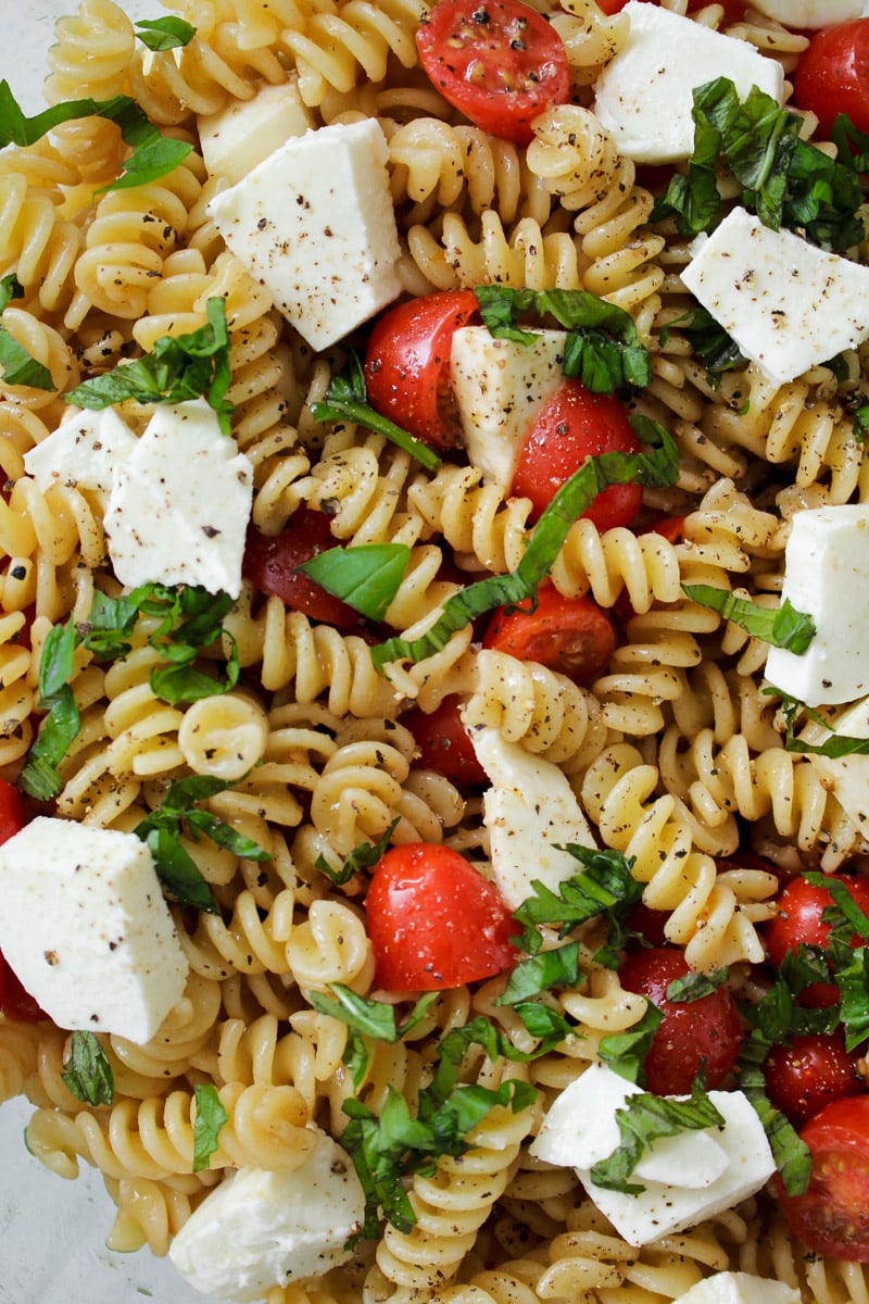 Easy Caprese Pasta Salad: Your Go-To for Summer Potlucks